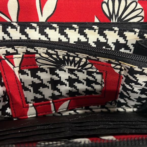 Vera Bradley Red Deco Daisy zippered wallet - Picture 6 of 7